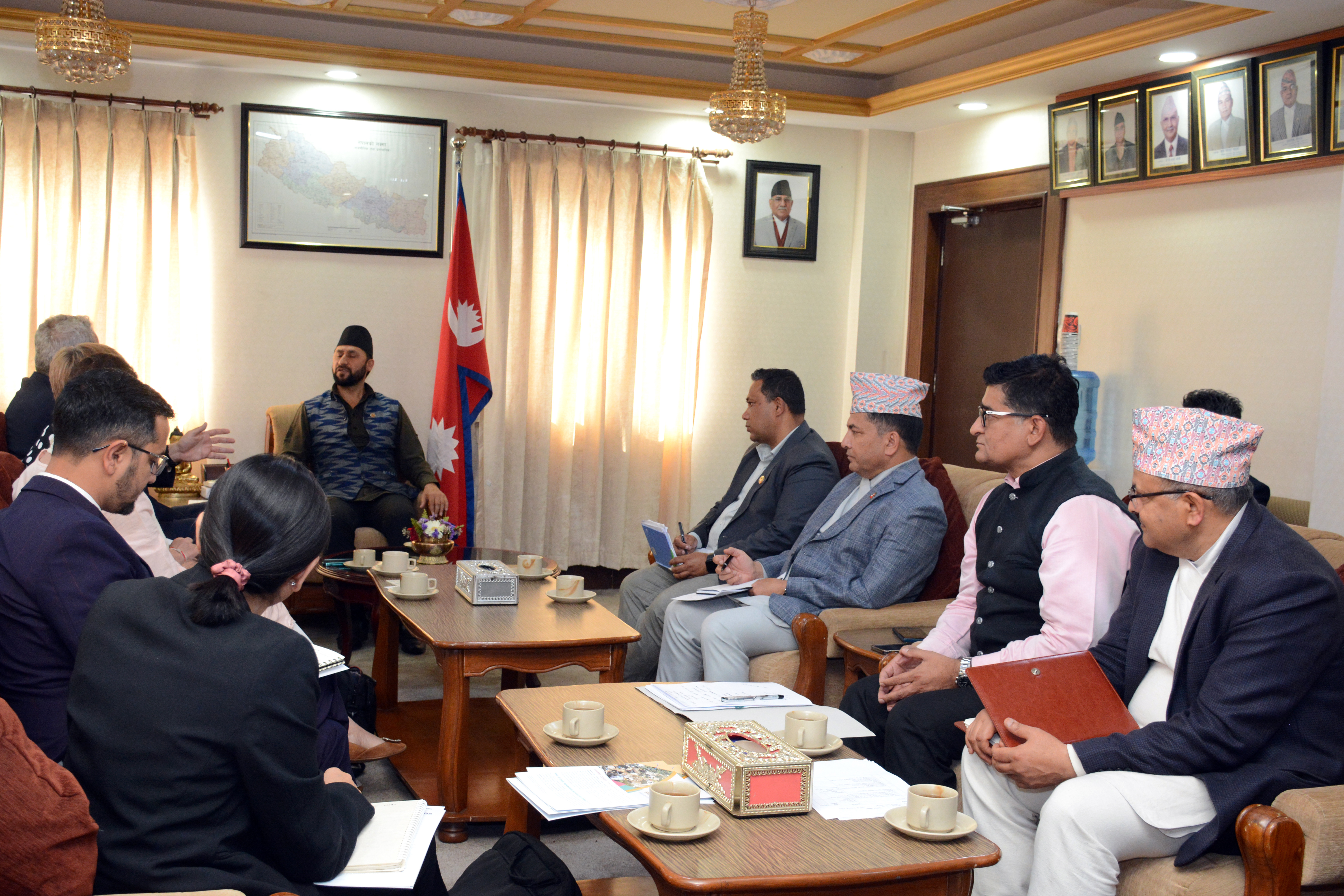 मा. उपप्रधानमन्त्री एवं गृह मन्त्रीज्यू र World Bank का पदाधिकारी बीच भेटवार्ता  - २०८० चैत्र १९